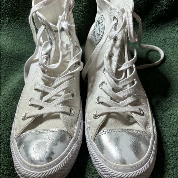 Converse High Tops -Size 7 - Picture 1 of 11